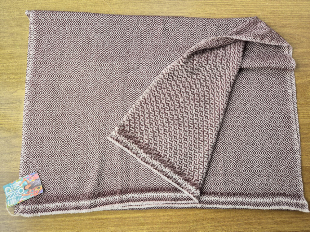 Handgewebter Stola in Terrakotta-Rot mit Rauten-Webmuster – LWH Nepal